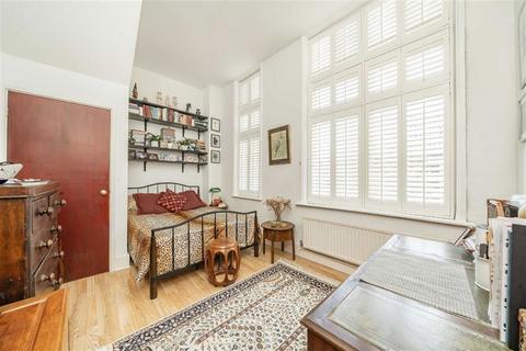 2 bedroom flat for sale, Gathorne Street, London E2