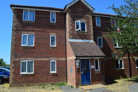 2 bedroom flat to rent, Chantress Close, Dagenham, RM10