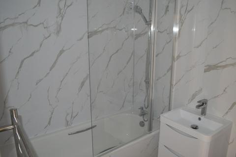 2 bedroom flat to rent, Chantress Close, Dagenham, RM10