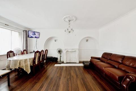 3 bedroom end of terrace house for sale, Rugby Road, Dagenham