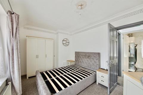 3 bedroom end of terrace house for sale, Rugby Road, Dagenham