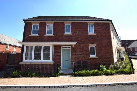 3 bedroom terraced house to rent, Clos Pwll Coch, Canton CF11