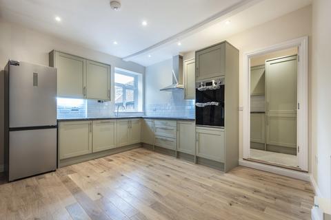 2 bedroom flat to rent, Bucklersbury, Hitchin, Hertfordshire, SG5