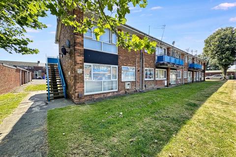 1 bedroom apartment for sale, Kearsley Close, Seaton Delaval, Whitley Bay, Northumberland (and garage) , NE25 0BL