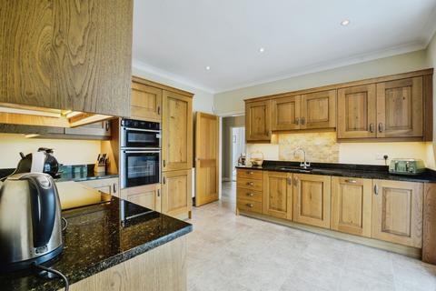 2 bedroom detached bungalow for sale, Beresford Avenue, Skegness