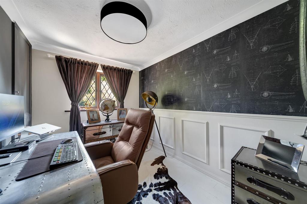 Bedroom 4 / Office