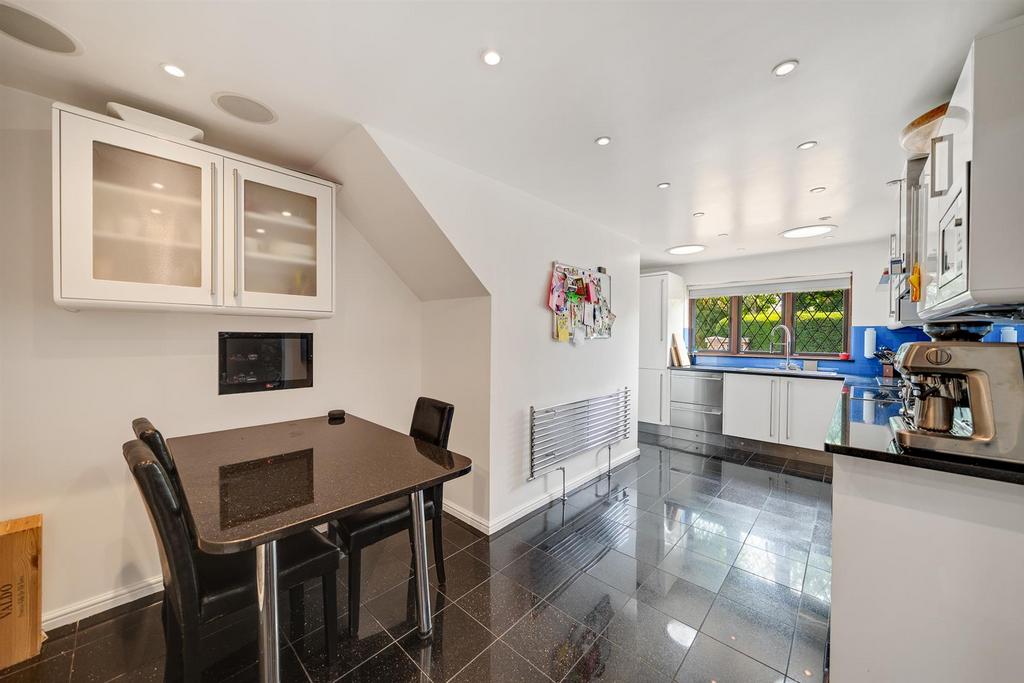 Kitchen / Breakfast Room