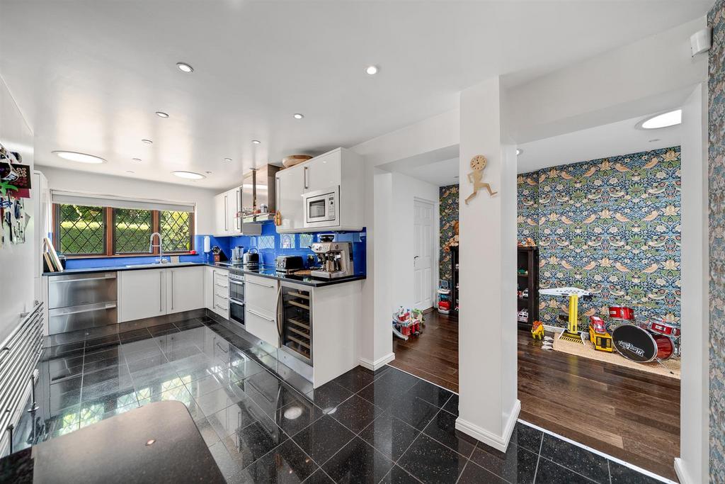 Kitchen / Breakfast Room