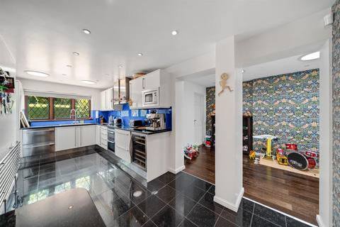 4 bedroom detached house for sale, Southborough Road, Bromley