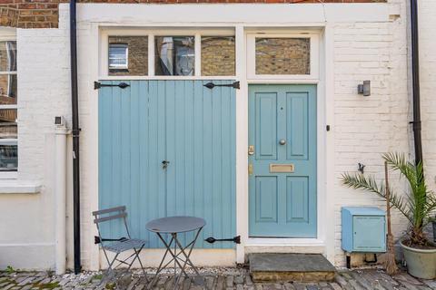 2 bedroom terraced house to rent, Craven Mews, London, SW11