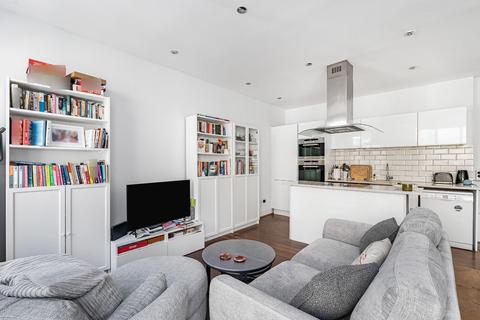 2 bedroom terraced house to rent, Craven Mews, London, SW11