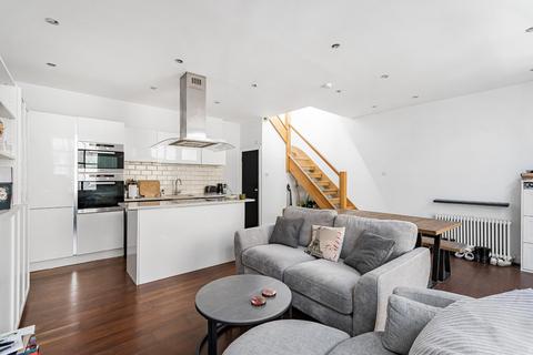 2 bedroom terraced house to rent, Craven Mews, London, SW11