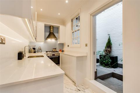 2 bedroom mews to rent, Devonshire Close, London W1G