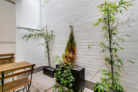 2 bedroom mews to rent, Devonshire Close, London W1G
