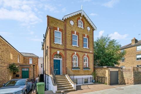 5 bedroom detached house to rent, The Vineyard, Richmond, Surrey, TW10