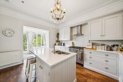 5 bedroom detached house to rent, The Vineyard, Richmond, Surrey, TW10