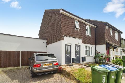 1 bedroom maisonette for sale, Celandine Drive, London, SE28