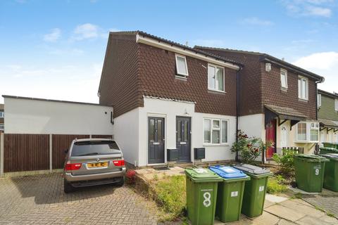1 bedroom maisonette for sale, Celandine Drive, London, SE28