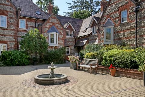 3 bedroom retirement property for sale, Florence Court, Wilton, Salisbury, Wiltshire, SP2