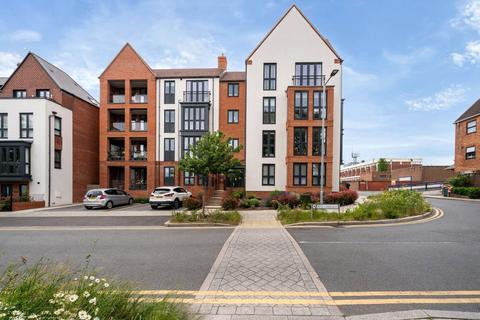 2 bed flat/apartment for rent in Earle Crescent, Berkshire RG40
