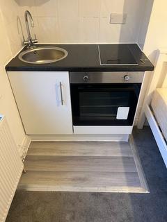 Studio to rent, Lichfield Grove, London N3