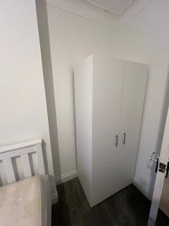 Studio to rent, Lichfield Grove, London N3