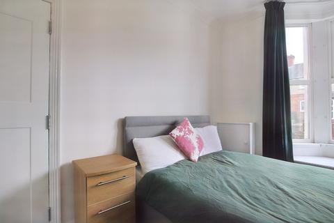 1 bedroom in a house share to rent, Tredworth Road, Gloucester GL1