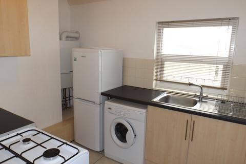 2 bedroom flat to rent, -77 St. Ronans Road, Southsea, PO4