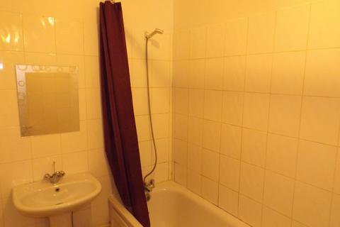 2 bedroom flat to rent, -77 St. Ronans Road, Southsea, PO4