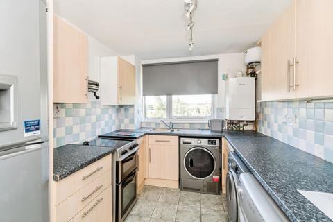2 bedroom flat for sale, Fraser Road, Kings Worthy, Winchester, Hampshire, SO23