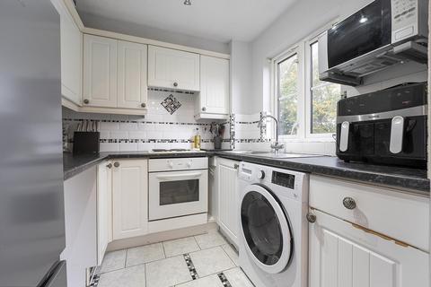 2 bedroom flat for sale, Autumn Drive, Sutton, SM2