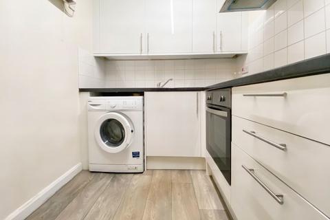 Studio to rent, Verona Close, Uxbridge, UB8