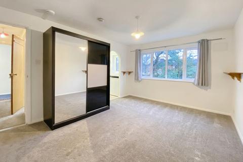Studio to rent, Verona Close, Uxbridge, UB8