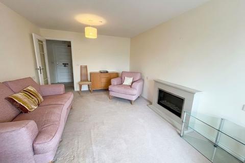 1 bedroom flat for sale, 15 De Clare Lodge, Cowbridge, Vale of Glamorgan CF71 7FR