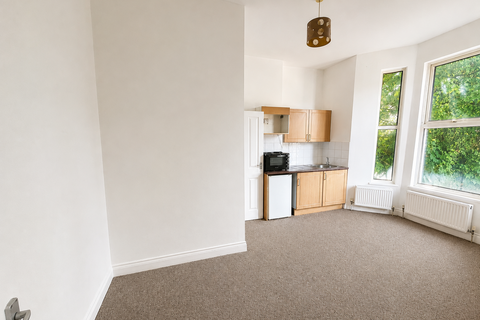 Studio to rent, Lichfield Grove, London N3