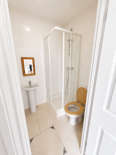 Studio to rent, Lichfield Grove, London N3