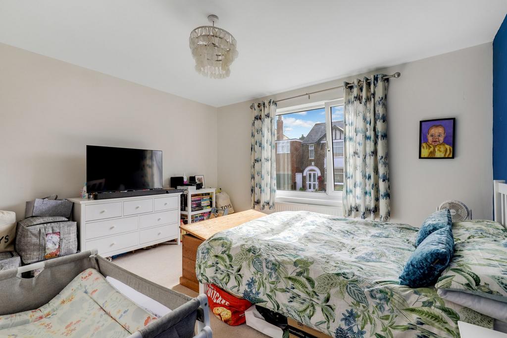 House in Nottingham, Bakersfield - More