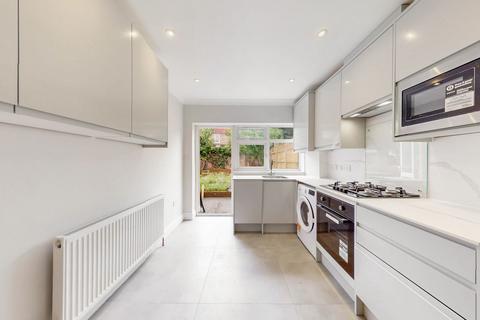 4 bedroom terraced house to rent, Geary Road, London NW10