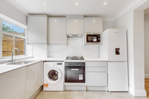 4 bedroom terraced house to rent, Geary Road, London NW10