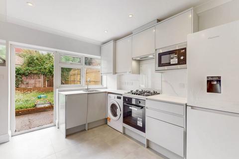 4 bedroom terraced house to rent, Geary Road, London NW10