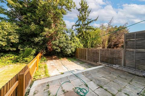 4 bedroom terraced house to rent, Lancaster Road, London NW10