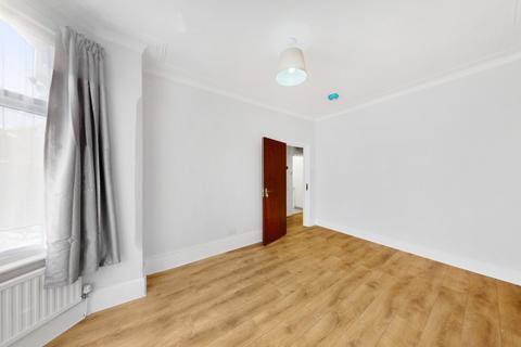 4 bedroom terraced house to rent, Lancaster Road, London NW10