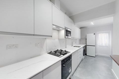 4 bedroom terraced house to rent, Lancaster Road, London NW10