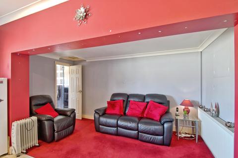 4 bedroom end of terrace house for sale, Richmond Avenue, Shoeburyness, Southend-on-Sea, Essex, SS3