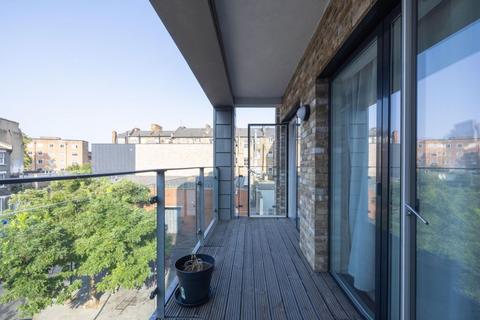 2 bedroom flat for sale, Boyson Road, London