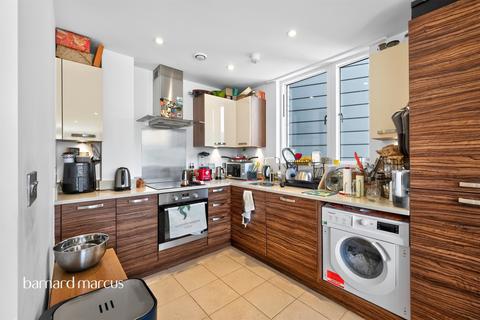 2 bedroom flat for sale, Boyson Road, London