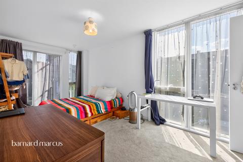 2 bedroom flat for sale, Boyson Road, London