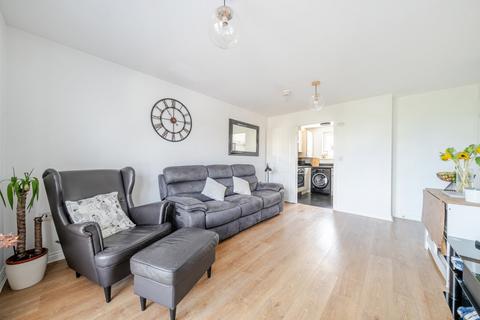 2 bedroom flat for sale, Tudor Crescent, Hampshire PO6