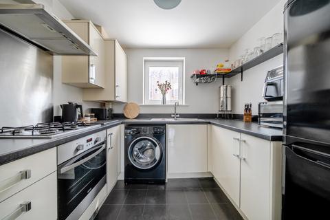2 bedroom flat for sale, Tudor Crescent, Hampshire PO6
