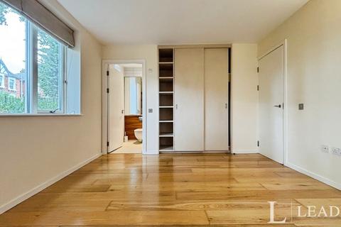 2 bedroom flat to rent, Hillcrest Road, London, E18